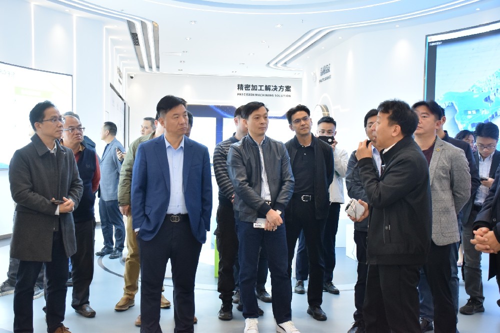 校友重聚 共话成长丨华南理工大学校友会考察团参访永利yl23411精密科技
